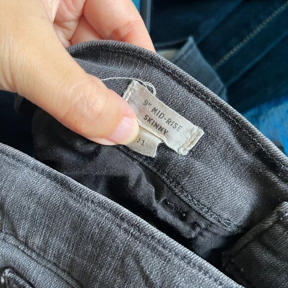 MADEWELL "9" MID-RISE SKINNY" Distressed Jeans w/Raw Hem In "SLATER" Size 31 - Picture 8 of 10